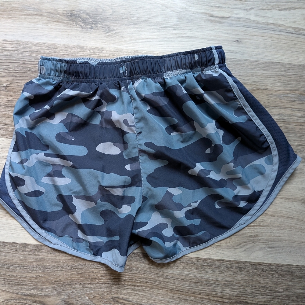Women's Nike Athletic Shorts Medium Like New Camo‎ Print - Picture 4 of 4